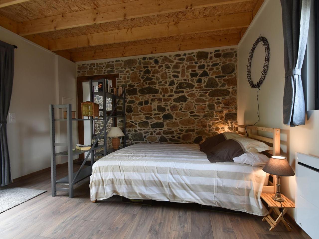 Breton Stone House In Saint Gilles Les Bois Vila Exterior foto